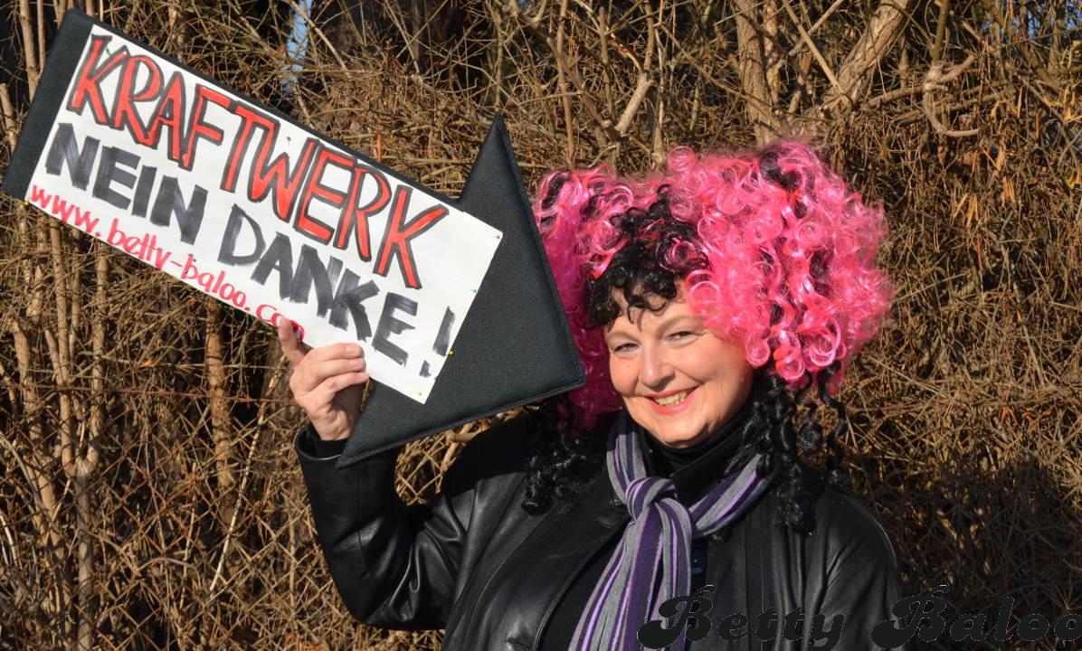 Betty Baloo Protestiert gegen das geplante Murkraftwerk Graz-Puntigam